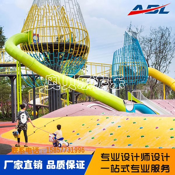 不鏽鋼滑梯可以鍛煉他的（de）走（zǒu）路能力